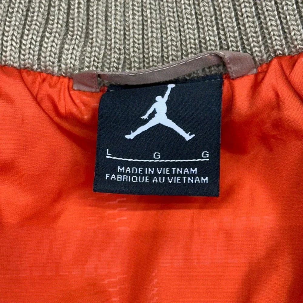 Nike Air Jordan 436554-235 Mens Large Tan Quilted Full-Zip 550 Down Puffer‎ Vest